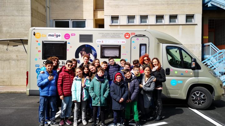 FA TAPPA A PERUGIA LA NUOVA CAMPAGNA DEL MOIGE “GIRO D’ITALIA:CENTRO MOBILE DI SOSTEGNO E SUPPORTO PER LE VITTIME DI BULLISMO E CYBERBULLISMO”