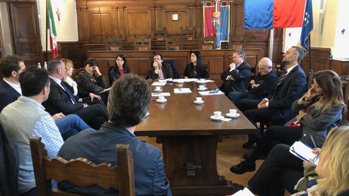 TAVOLO DELL’AMMINISTRAZIONE COMUNALE  PER UN ECOSISTEMA SCUOLA-LAVORO:  ALLO STUDIO IL PROGETTO “AZIENDE APERTE”