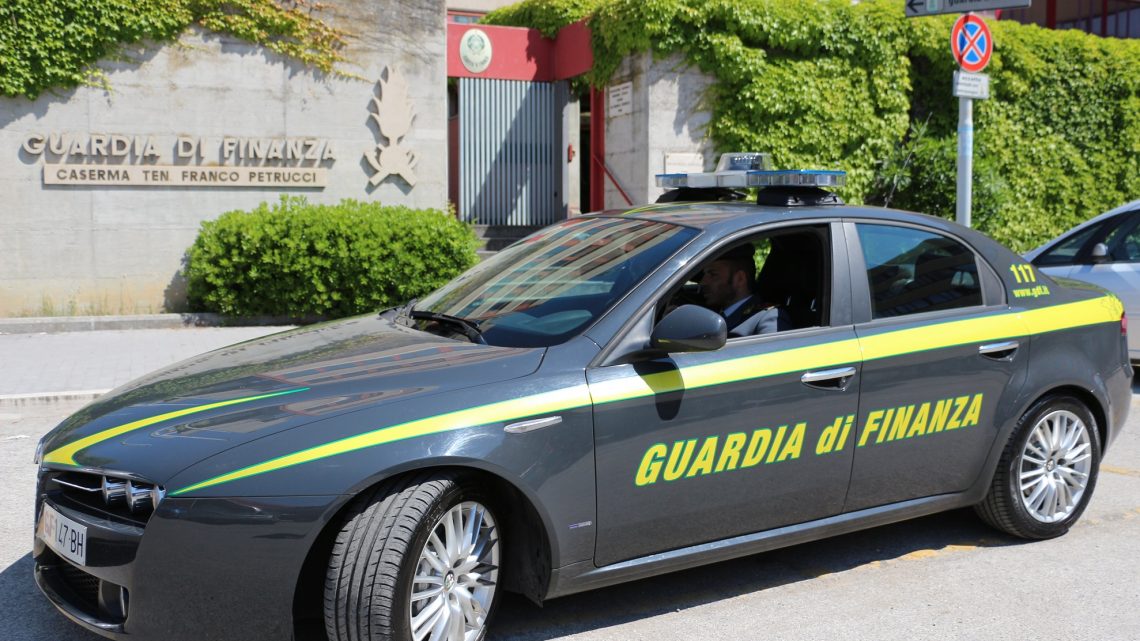 GUARDIA DI FINANZA: SEQUESTRATO OLTRE UN ETTO DI COCAINA. ARRESTATO QUARANTASEIENNE ITALIANO.