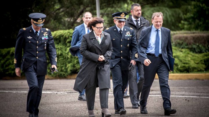 IL MINISTRO DELLA DIFESA HA VISITATO L’ISTITUTO DI FORMAZIONE A CARATTERE UNIVERSITARIO PER I MARESCIALLI DELL’AERONAUTICA MILITARE