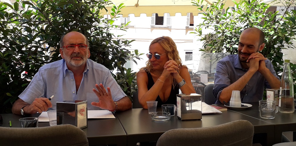 FUTURO DI ‘MOON IN JUNE’ E CASA DI SERGIO PIAZZOLI ALL’ISOLA MAGGIORE COME MUSEO,  MA ANCHE TURRENO COME “CASA DELLA MUSICA E DELLE ARTI”: QUESTI I TEMI PRINCIPALI  CHE SI SONO TOCCATI DURANTE LA CONFERENZA STAMPA DI BILANCIO DEL FESTIVAL  SEMPRE PIÙ “TRA GLI EVENTI DI NICCHIA PIÙ IMPORTATI CHE CI SONO ORA IN ITALIA” 