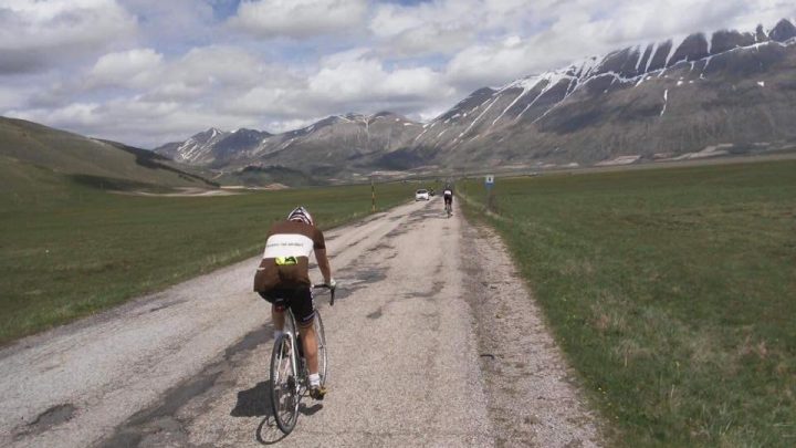 ‘UN ABBRACCIO AI SIBILLINI’, AL VIA LA 3ª EDIZIONE DELLA CICLOTURISTICA D’EPOCA