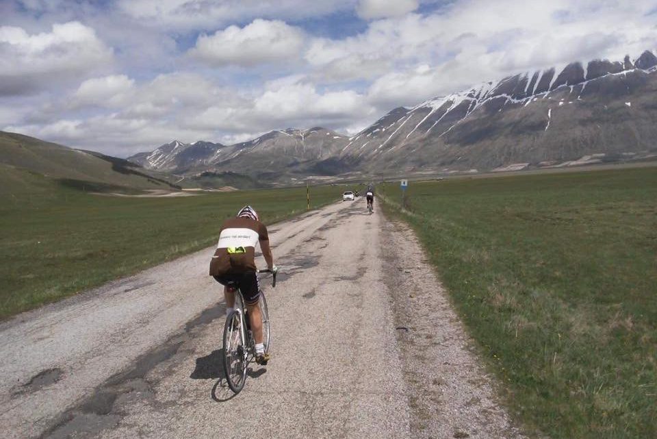 ‘UN ABBRACCIO AI SIBILLINI’, AL VIA LA 3ª EDIZIONE DELLA CICLOTURISTICA D’EPOCA