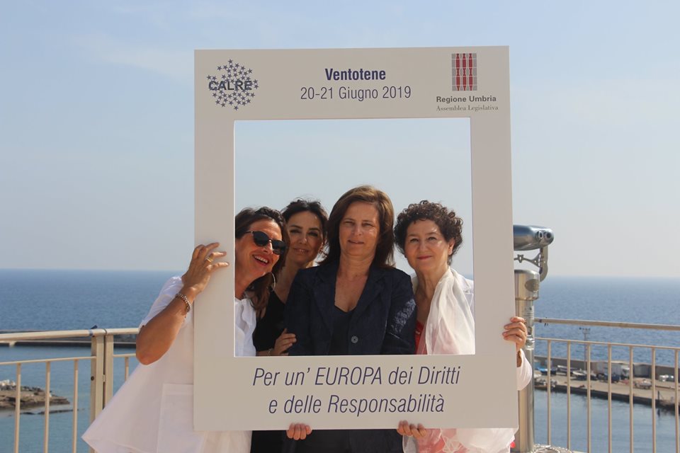 CALRE: “NASCE A VENTOTENE LA NUOVA RETE DI SCUOLE EUROPEA. FORTE RILANCIO ALLA CARTA DI ASSISI” – LA PRESIDENTE PORZI: “ASSEMBLEE LEGISLATIVE IN CAMPO, CON RESPONSABILITA’”