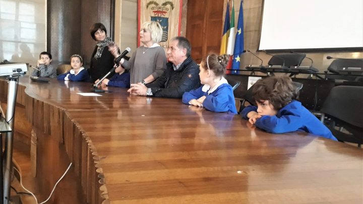 SCUOLA, BAMBINI SCRIVONO LIBRI PER RACCONTARE DIRITTI UMANI: INIZIATIVA PRESENTATA IN PROVINCIA A TERNI.