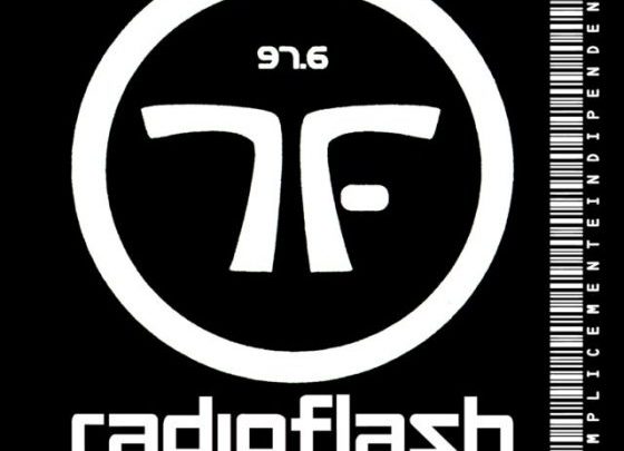 RADIO LOCALI. PIEMONTE: SI CHIUDE IN SORDINA DOPO QUASI 43 ANNI LA PARABOLA DELL’EMITTENTE DELLA SINISTRA TORINESE RADIO FLASH, CHE LASCIA SPAZIO A RADIO ITALIA UNO