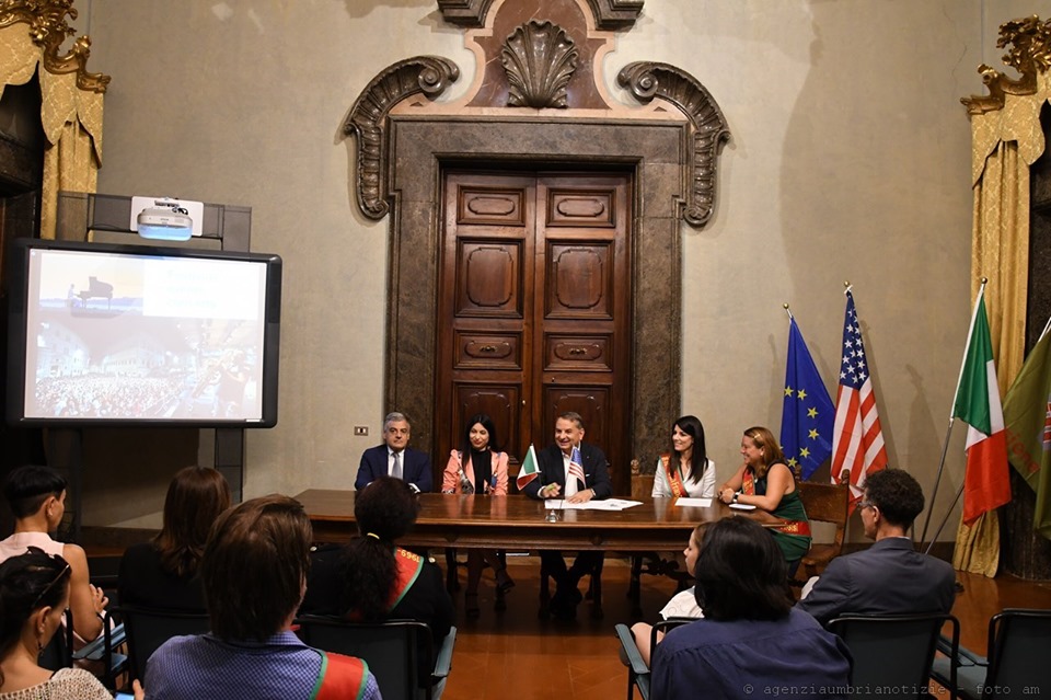 CELEBRAZIONI DEL 50/MO ANNIVERSARIO DEL GEMELLAGGIO ASSISI–SAN FRANCISCO: PRESIDENTE PAPARELLI RICEVE A PALAZZO DONINI DELEGAZIONE