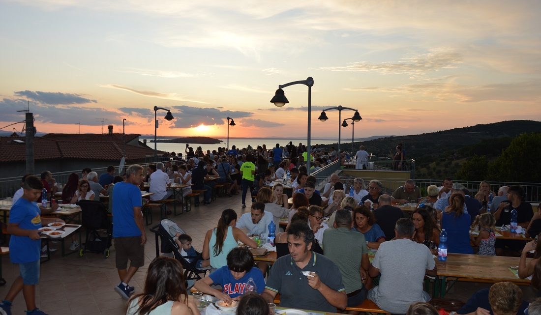 A SAN SAVINO CON LA SAGRA CHE VALORIZZA IL TRASIMENO E INVESTE NEL PAESE