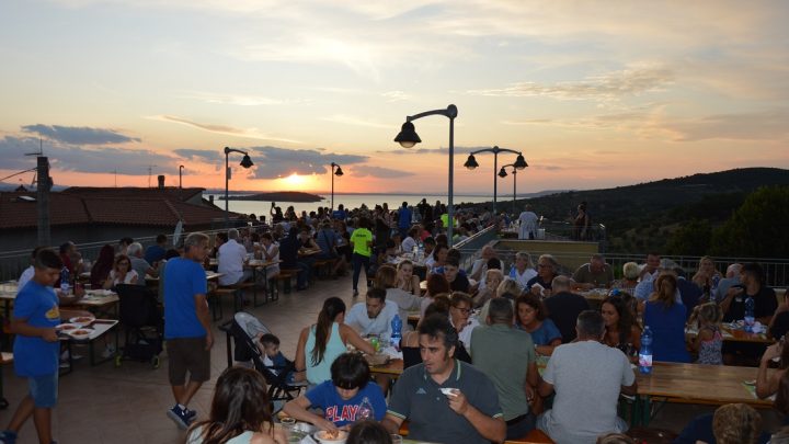 A SAN SAVINO CON LA SAGRA CHE VALORIZZA IL TRASIMENO E INVESTE NEL PAESE