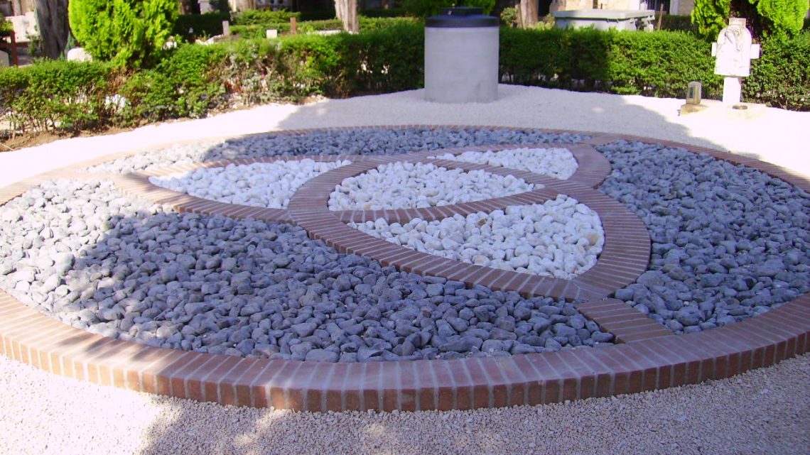 IN ELABORAZIONE IL PIANO REGOLATORE DEI CIMITERI  Il “GIARDINO DEI RICORDI” A SANTA MARIA DEGLI ANGELI  LAVORI A VIOLE, PETRIGNANO E PALAZZO