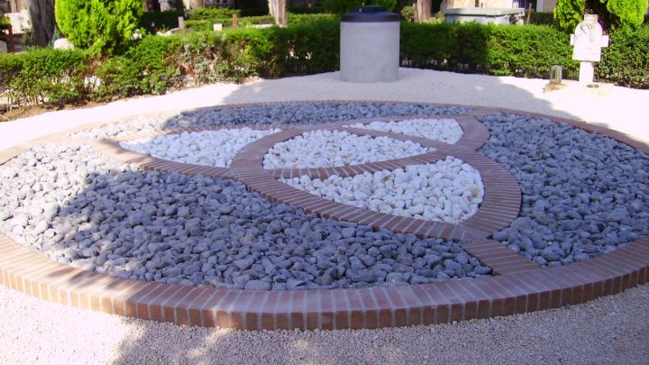 IN ELABORAZIONE IL PIANO REGOLATORE DEI CIMITERI  Il “GIARDINO DEI RICORDI” A SANTA MARIA DEGLI ANGELI  LAVORI A VIOLE, PETRIGNANO E PALAZZO