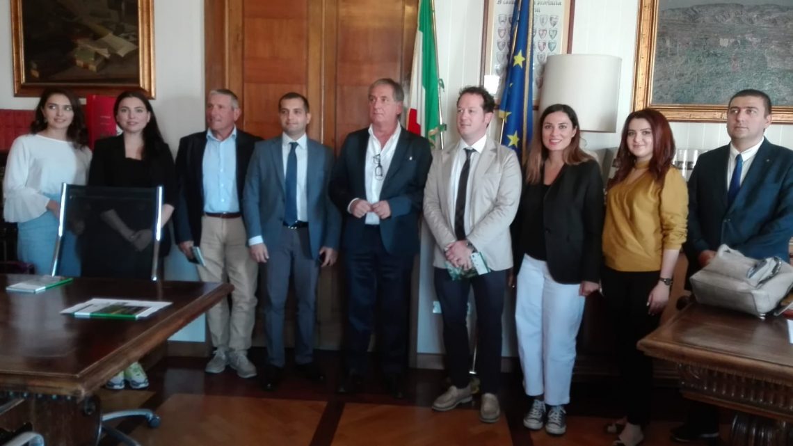 PROVINCIA, PRESIDENTE LATTANZI RICEVE DELEGAZIONE AZERBAIJAN: VISITA NEL TERNANO CON GAL PER PROGETTO UE SU SVILUPPO RURALE 