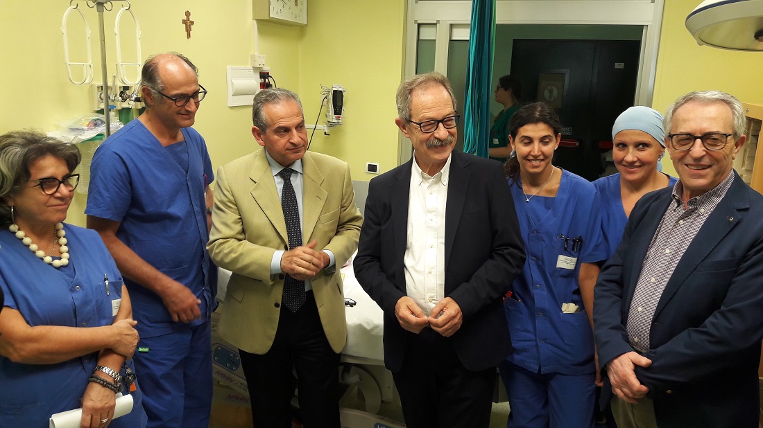 PERUGIA, CELEBRATO CON UNA NASCITA IL DONO DI UN LETTO ALL’OSPEDALE