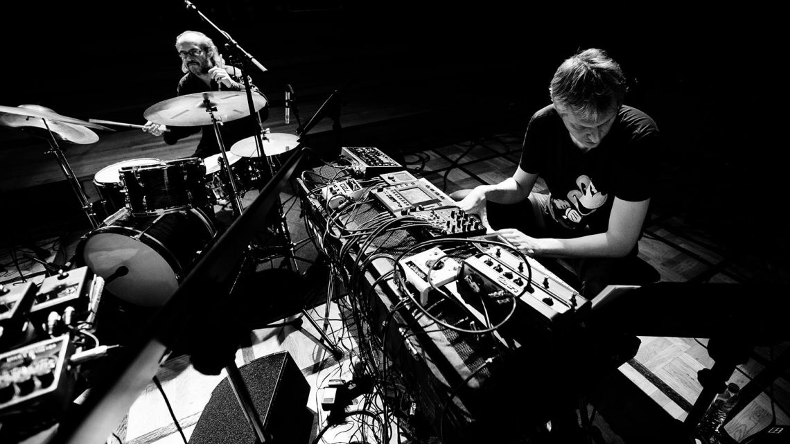JOZEF DUMOULIN (FENDER RHODES, EFFETTI), IL MAGO DEL PIANOFORTE E DELLA TASTIERA E LO SPECIALISTA DEL FENDER RHODES IN CONCERTO A PERUGIA (PALAZZO DELLA PENNA)