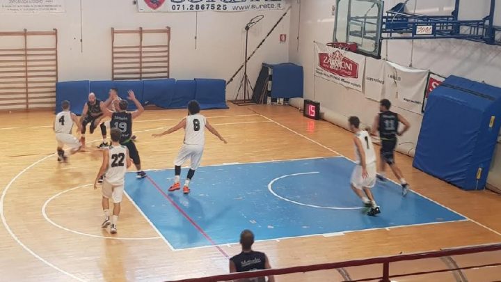 BUONA PARTENZA PER LA LUCKY WIND FOLIGNO CHE PASSA SUL CAMPO DEL FALCONARA BASKET