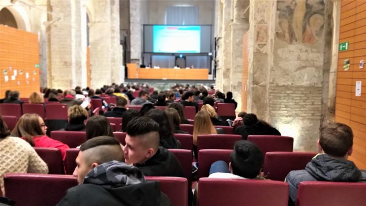 NARNI, ADOLESCENTI NON AMANO FACEBOOK, AIUTANO IL PROSSIMO, CHIEDONO PIÙ SPAZI E SOGNANO FAMIGLIA E LAVORO: RISULTATI INDAGINE GIOVANI AMERINO-NARNESE