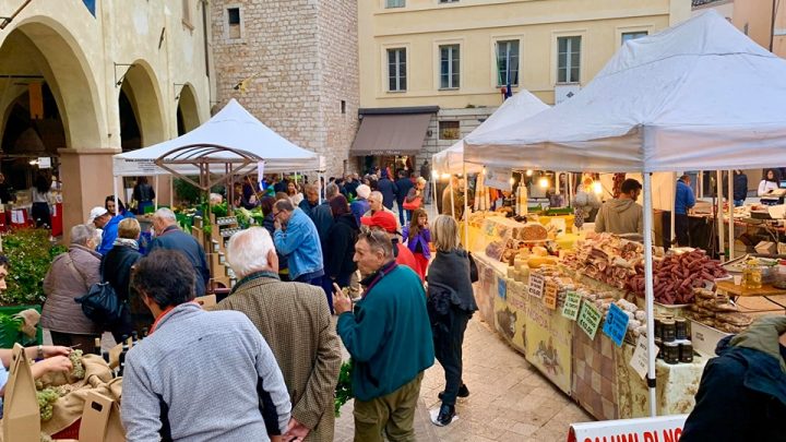 SI È CONCLUSA, DOMENICA 3 NOVEMBRE, LA 13° EDIZIONE DI “FESTIVOL – TREVI TRA OLIO, ARTE, MUSICA E PAPILLE”