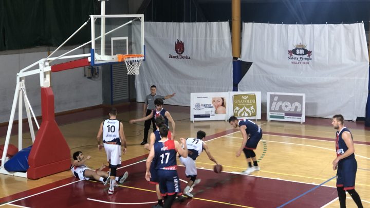 VIRTUS EKO GRUPPO DAI DUE VOLTI, POI CI PENSA UN GRANDE SERGIO QUERCIA: VITTORIA 76-65 SULLA SAMB