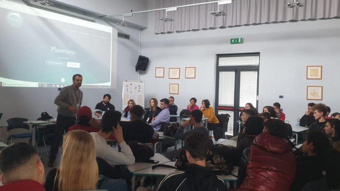 ALL’ITTS ‘VOLTA’ SI AFFRONTA IL PROBLEMA DELLA PLASTICA CON L’INNOVATIVO SISTEMA PBL