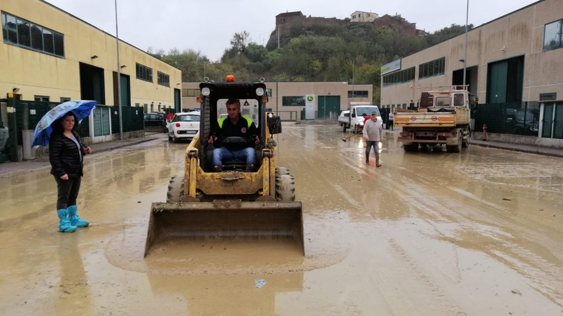 OTRICOLI, DANNI MALTEMPO: AIA ESONDATO, ALLAGATA AREA INDUSTRIALE E FRANE; CONSORZIO TEVERE-NERA E COMUNE STANNO AFFRONTANDO EMERGENZA
