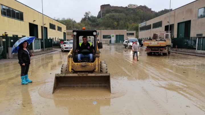 OTRICOLI, DANNI MALTEMPO: AIA ESONDATO, ALLAGATA AREA INDUSTRIALE E FRANE; CONSORZIO TEVERE-NERA E COMUNE STANNO AFFRONTANDO EMERGENZA