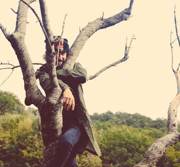 VINICIO CAPOSSELA “DI CITTÀ IN CITTÀ… (E PORTA L’ORSO)”, MANCA POCO PER L’ARRIVO A PERUGIA.