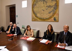 GIUNTA REGIONALE APPROVA DOCUMENTO PER RIDUZIONE DIRETTORI E DIRIGENTI