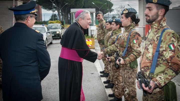 L’ORDINARIO MILITARE, MONS. SANTO MARCIANÒ, INCONTRA GLI ALLIEVI MARESCIALLI DELL’AERONAUTICA MILITARE.