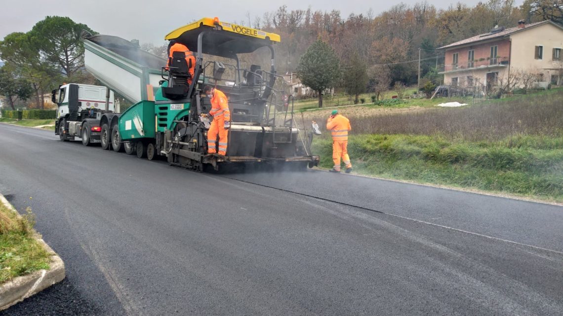 PROVINCIA, VIABILITÀ: INIZIATI LAVORI RIPAVIMENTAZIONE SU SR 317 A SAN VENANZO