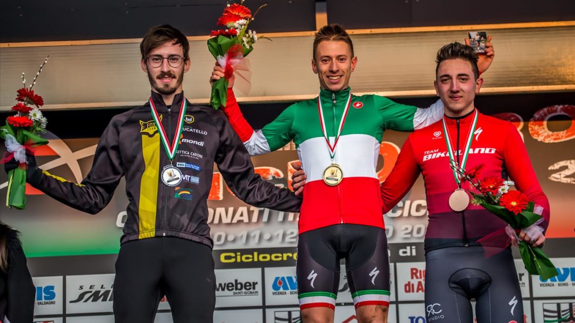 BIKELAND TEAM BIKE 2003 SUL PODIO TRICOLORE NEL CICLOCROSS CON MATTIA ZOCCOLANTI