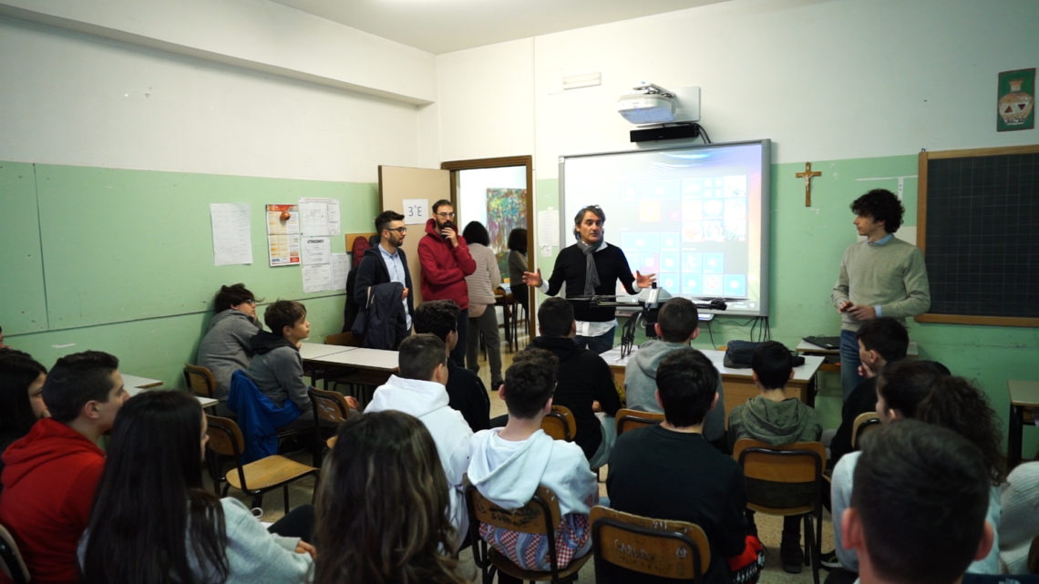 IN PIENA PANDEMIA E NEL MEZZO DI UNA CRISI ECONOMICA E SOCIALE, MOLTE SCUOLE ALL’ATTO DELL’ISCRIZIONE PRETENDONO DALLE FAMIGLIE CONTRIBUTI CHE SONO INVECE VOLONTARI