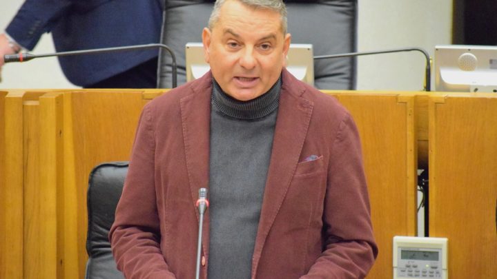 “LA SANITÀ UMBRA FA ACQUA DA TUTTE LE PARTI”