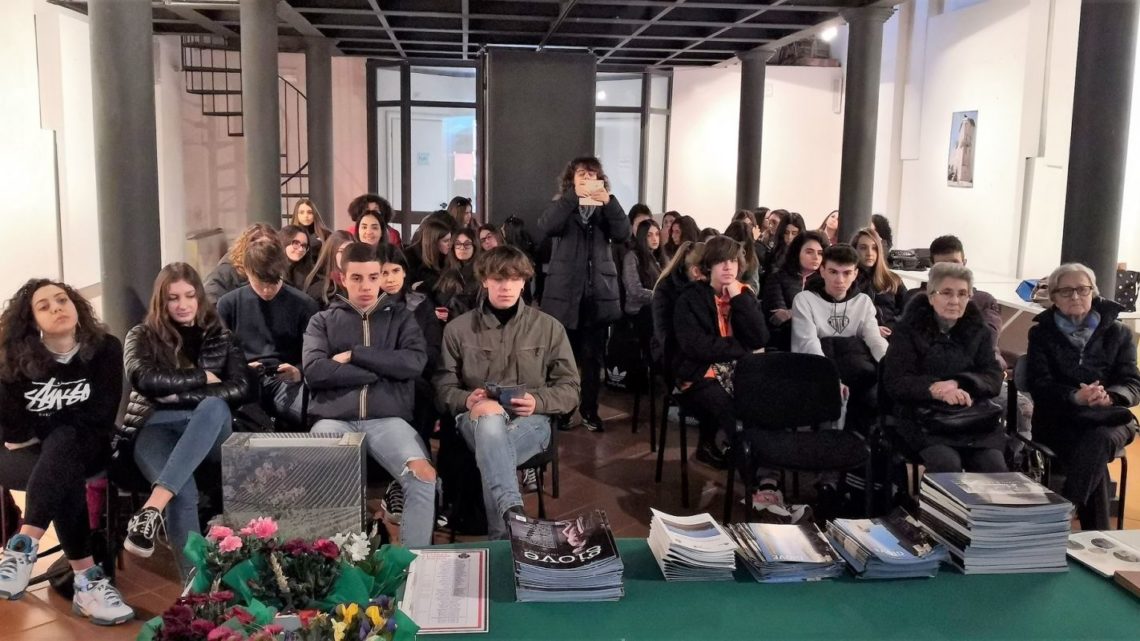 GIOVE, COME GIOCAVANO I NONNI: ANZIANI RACCONTANO GIOVINEZZA A RAGAZZI DI OGGI