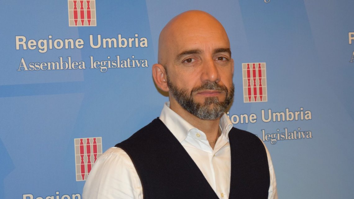 CORONAVIRUS: “DALLE PAROLE A UN GESTO CONCRETO, CI METTO IL 50 PER CENTO DEL MIO SALARIO” – BIANCONI (GRUPPO MISTO): “REAZIONI DI UN CIVICO PRESTATO ALLA POLITICA IN TEMPI DI COVID-19 E DI BILANCIO REGIONALE”
