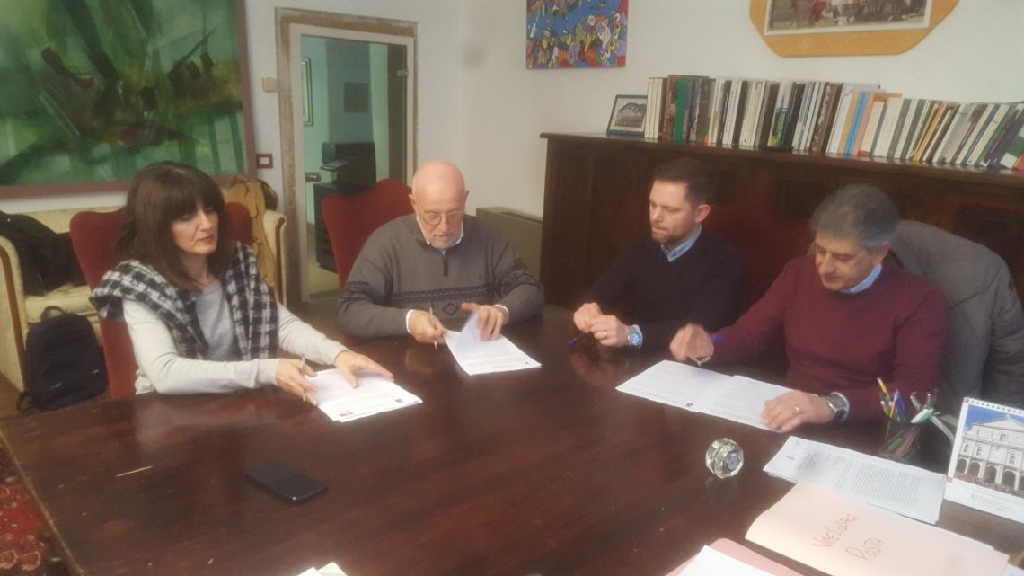 I GEOMETRI DONANO DEFIBRILLATORI A SCHEGGINO, SANT’ANATOLIA E VALLO DI NERA