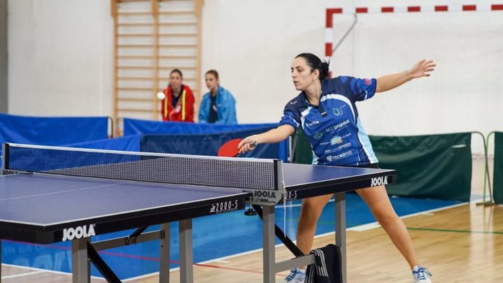 TENNISTAVOLO – SERIE B FEMMINILE NAZIONALE – GIRONE G  LOTTA A TRE PER I PLAYOFF TRA VALLE UMBRA ARTTE, JUVENES SAN MARINO ED ALFIERE DI ROMAGNA.