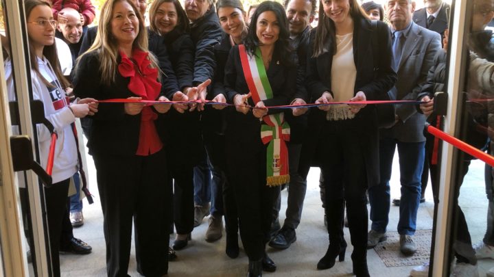 INAUGURATA LA PALESTRA  DELLA SCUOLA “FRATE FRANCESCO” ALLA PRESENZA DEL VICE MINISTRO ANNA ASCANI