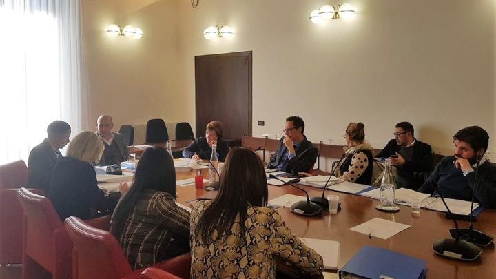 PRIMA COMMISSIONE: APPROVATI ATTI PER LA NOMINA DI ALCUNI COLLEGI DEI REVISORI DEI CONTI – L’AULA DOVRÀ DESIGNARE I PRESIDENTI DEI TRE ATC E NOMINARE IL COLLEGIO ATER E IL REVISORE DEL CENTRO PARI OPPORTUNITÀ