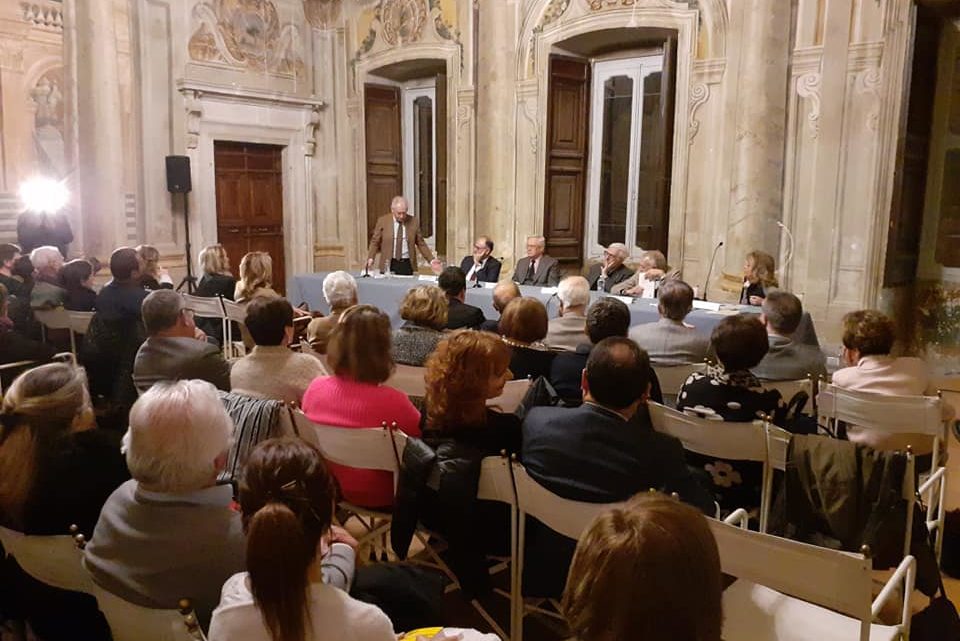 SALA GREMITA A SPOLETO PER LA PRESENTAZIONE DEL LIBRO DI GIULIO TREMONTI  “LE TRE PROFEZIE”
