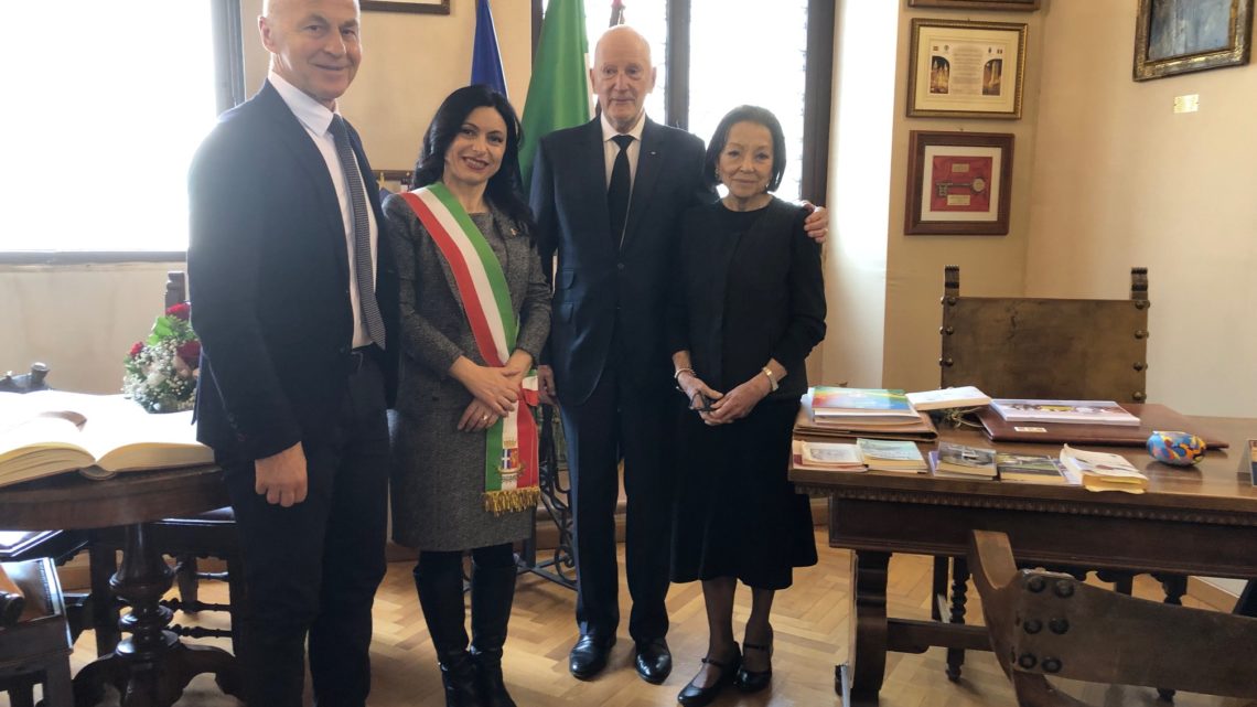 SIMEONE II, GIA’ RE DELLA BULGARIA, IN VISITA AD ASSISI  RICEVUTO IN COMUNE DAL SINDACO STEFANIA PROIETTI