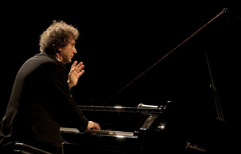 ‘FOLIGNO MUSICA’, IL PIANISTA E COMPOSITORE ROBERTO CACCIAPAGLIA IN CONCERTO  ALL’AUDITORIUM SAN DOMENICO.