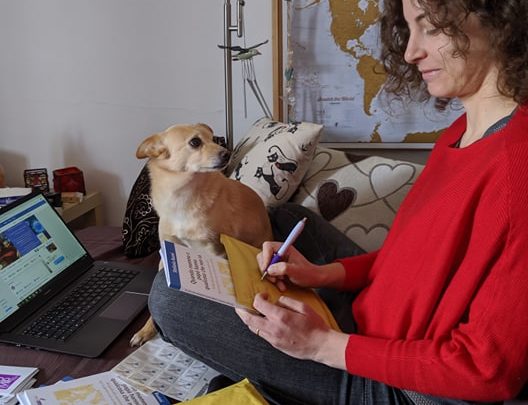 #ILVOLONTARIATONONSIFERMA  STEFANIA BUONI REGALA AI GIOVANI CAREGIVER IL LIBRO   “QUANDO MAMMA E PAPÀ HANNO QUALCOSA CHE NON VA”