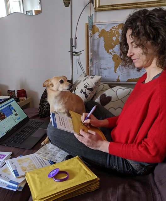 #ILVOLONTARIATONONSIFERMA  STEFANIA BUONI REGALA AI GIOVANI CAREGIVER IL LIBRO   “QUANDO MAMMA E PAPÀ HANNO QUALCOSA CHE NON VA”