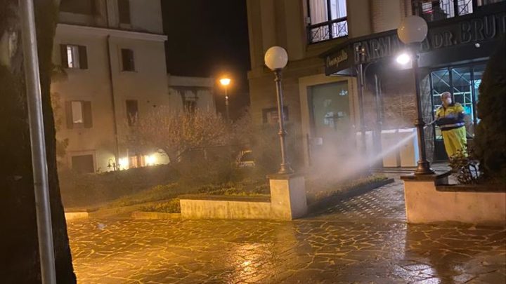 PRIMO CASO POSITIVO AD ASSISI  IL COMUNE ATTIVA IL COC  L’APPELLO DEL SINDACO: STATE A CASA  DA DOMANI SANIFICAZIONE DELLE STRADE