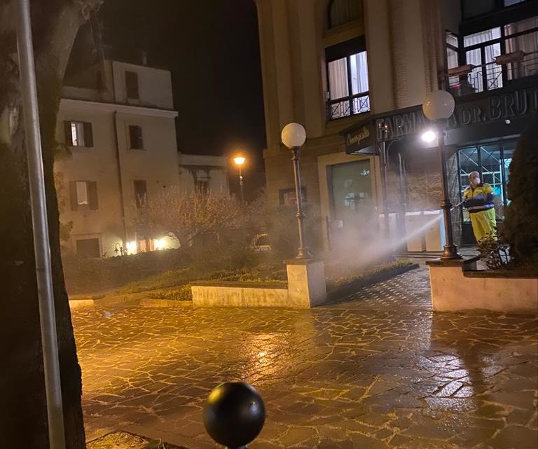 PRIMO CASO POSITIVO AD ASSISI  IL COMUNE ATTIVA IL COC  L’APPELLO DEL SINDACO: STATE A CASA  DA DOMANI SANIFICAZIONE DELLE STRADE