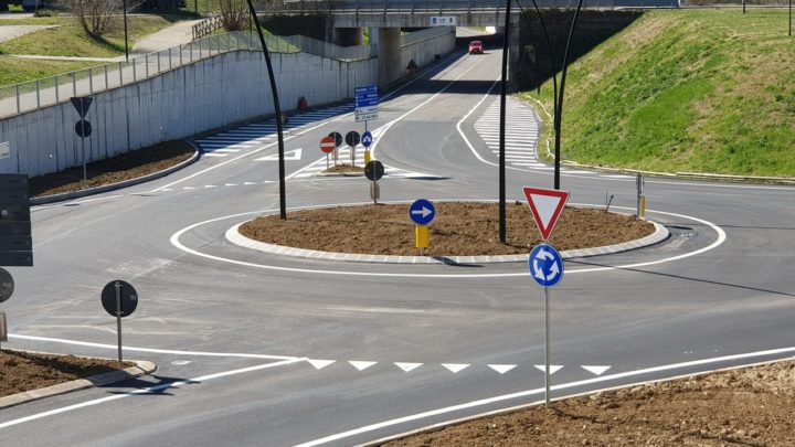 CERCASI SPONSOR PER LE ROTATORIE COMUNALI  PUBBLICITA’ PER CHI ADOTTA LE AREE VERDI