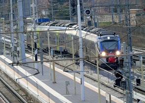 LAVORI POTENZIAMENTO LINEA FERROVIARIA ORTE-FALCONARA: COME RICHIESTO DALLA REGIONE DA OGGI ATTIVATI NUOVI PROVVEDIMENTI PER LIMITARE ULTERIORMENTE I DISAGI, PROSEGUE IL MONITORAGGIO