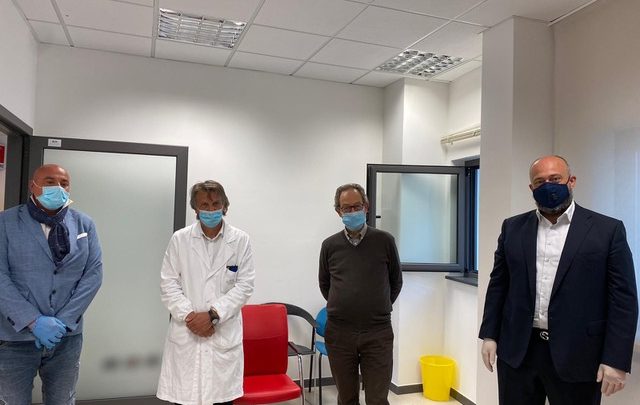 GIANLUCA DI SARNO, PROPRIETARIO DELLA DISTILLERIA DI PONTE VALLECEPPI,  DONA 6.000 LITRI DI ALCOOL DENATURATO ROSA ALL’AZIENDA OSPEDALIERA DI PERUGIA.   IL PRODOTTO DISTRIBUITO ANCHE IN TUTTE LE ALTRE AZIENDE SANITARIE DELLA REGIONE.