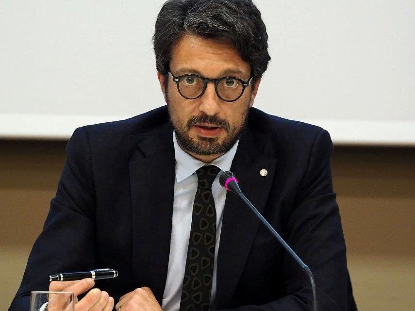 CORONAVIRUS, I COMMERCIALISTI DI PERUGIA DONANO SEI LETTI ELETTRICI PER TERAPIA INTENSIVA