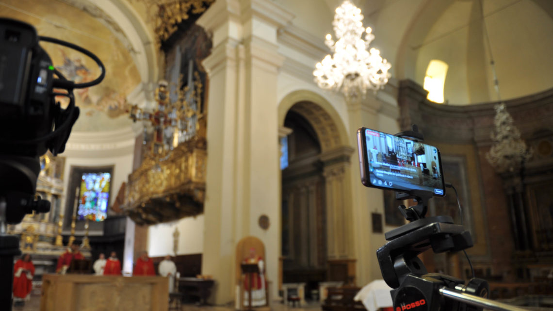 CELEBRAZIONE DEL VENERDI’ SANTO DELLA PASSIONE DI CRISTO – MONS. PIEMONTESE: “VIVERE IN PARTICOLARE QUESTA GIORNATA È PARAGONARE LE SOFFERENZE DEI MALATI DI CORONAVIRUS ALLA PASSIONE DI CRISTO”.